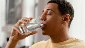 Minum Air Putih Diet Sehat