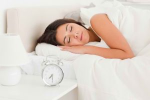 Tidur yang cukup dan berkualitas Tips Menjaga Pola Hidup Sehat