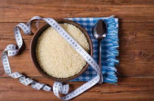 Tips Defisit Kalori yang Efektif Batasi konsumsi karbohidrat sederhana