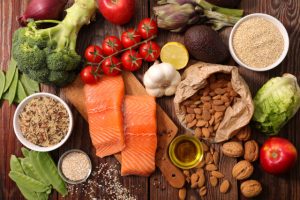 Tips Defisit Kalori yang Efektif Perbanyak konsumsi protein dan serat
