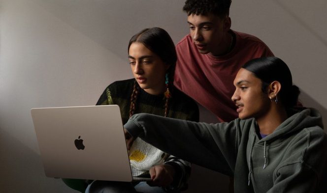 
 Macbook Air 15 Inci: Laptop Tertipis di Dunia dengan Prosesor M2 yang Dahsyat