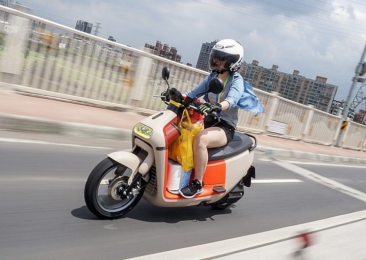 Gogoro 3 Plus : Motor Listrik dengan Performa Tangguh dan Pengisian Baterai Super Cepat