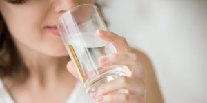 Mengatasi Perut Kembung Minum Banyak Air
