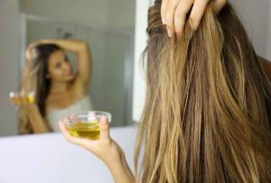 Pakai Masker Rambut Alami