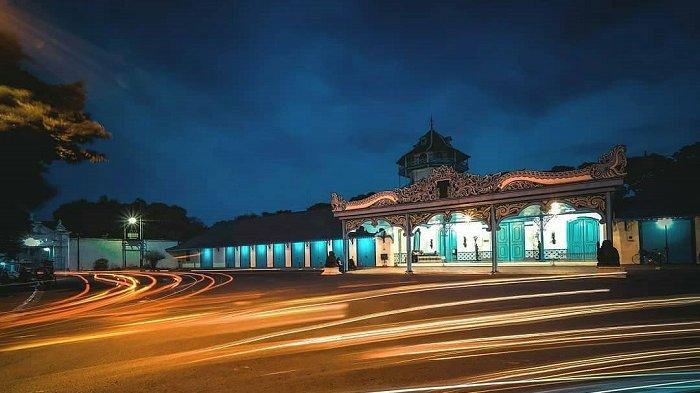 Keraton Surakarta Hadiningrat : Istana Warisan Budaya Jawa Keraton Surakarta Hadiningrat : Istana Warisan Budaya Jawa
