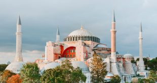 Hagia Sophia : Sebuah Simbol Sejarah, Budaya, dan Agama