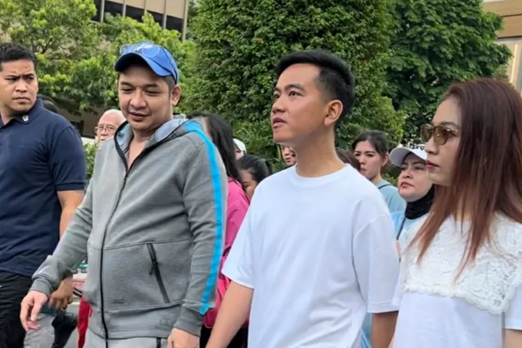 Gibran Rakabuming Raka Sapa Hangat Warga Jakarta dalam Car Free Day Bersama Pasha Ungu