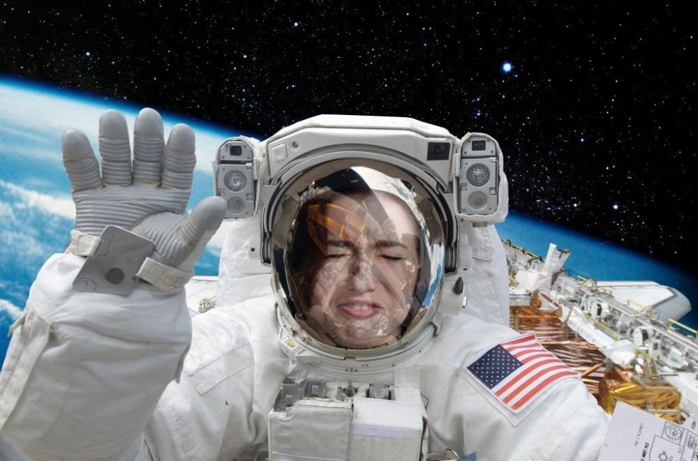 Momen Tegang : Astronaut Melayang di Luar Angkasa Tanpa Tali Pengaman Momen Tegang : Astronaut Melayang di Luar Angkasa Tanpa Tali Pengaman