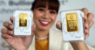 Stabil di Ketinggian : Emas Bertahan di Harga Rp 1.208.000 per Gram