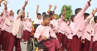 Era Informasi dan Keraguan Pendidikan : Mengapa Sekolah Diragukan Pentingnya oleh Generasi Muda?