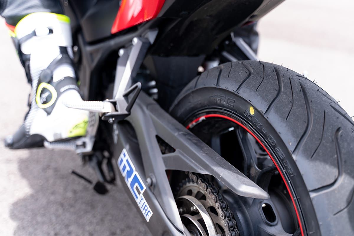 Fenomena Ban Motor Lebar : Gaya atau Kinerja? Fenomena Ban Motor Lebar : Gaya atau Kinerja?
