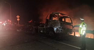 Kebakaran Bus Pahala Kencana di Tol Jombang-Mojokerto : Insiden Pecah Ban Berujung Tragedi