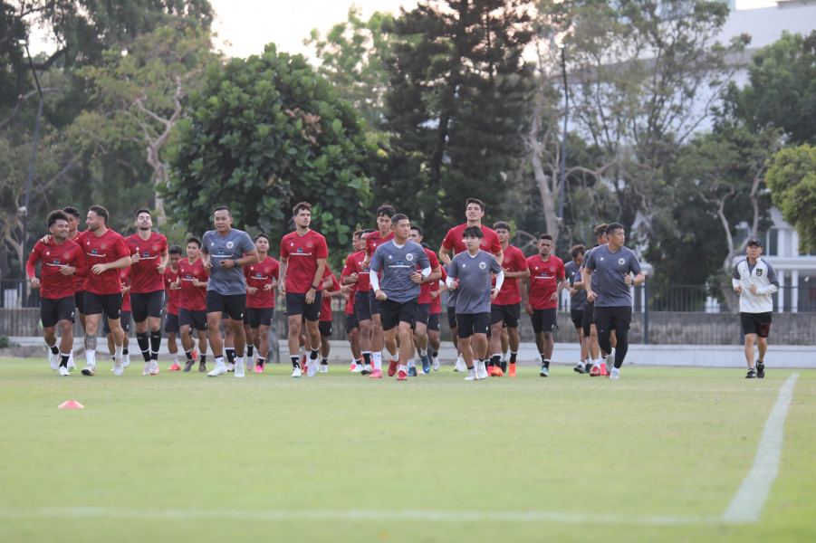 Krisis Lapangan dan Kontroversi Cedera: Sorotan Latihan Perdana Timnas Indonesia Krisis Lapangan dan Kontroversi Cedera: Sorotan Latihan Perdana Timnas Indonesia