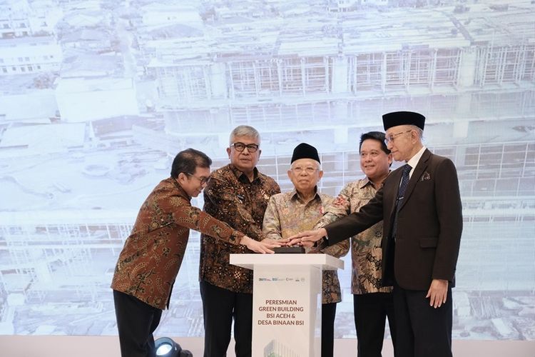 “Menyimak Transformasi Keuangan Syariah di Aceh: Wapres Ma’ruf Amin Resmikan Landmark BSI dan Desa Binaannya dalam Era Green Building” “Menyimak Transformasi Keuangan Syariah di Aceh: Wapres Ma’ruf Amin Resmikan Landmark BSI dan Desa Binaannya dalam Era Green Building”