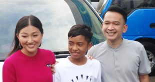 Memahami Kasus Betrand Peto: Dari Status Anak Asuh hingga Dampak Psikologisnya Kontroversi seputar Betrand Peto, yang merupakan adik dari Ruben Onsu, semakin memanas setelah Ruben mengajukan permohonan cerai terhadap Sarwendah. Jordi Onsu, kakak dari Ruben, menyuarakan ketidakpuasannya terhadap desakan netizen agar Betrand dikembalikan kepada orang tua kandungnya. Jordi menegaskan bahwa Betrand bukan sekadar anak asuh, tetapi bagian dari keluarga mereka yang sangat dicintai dan dianggap sebagai anggota keluarga inti