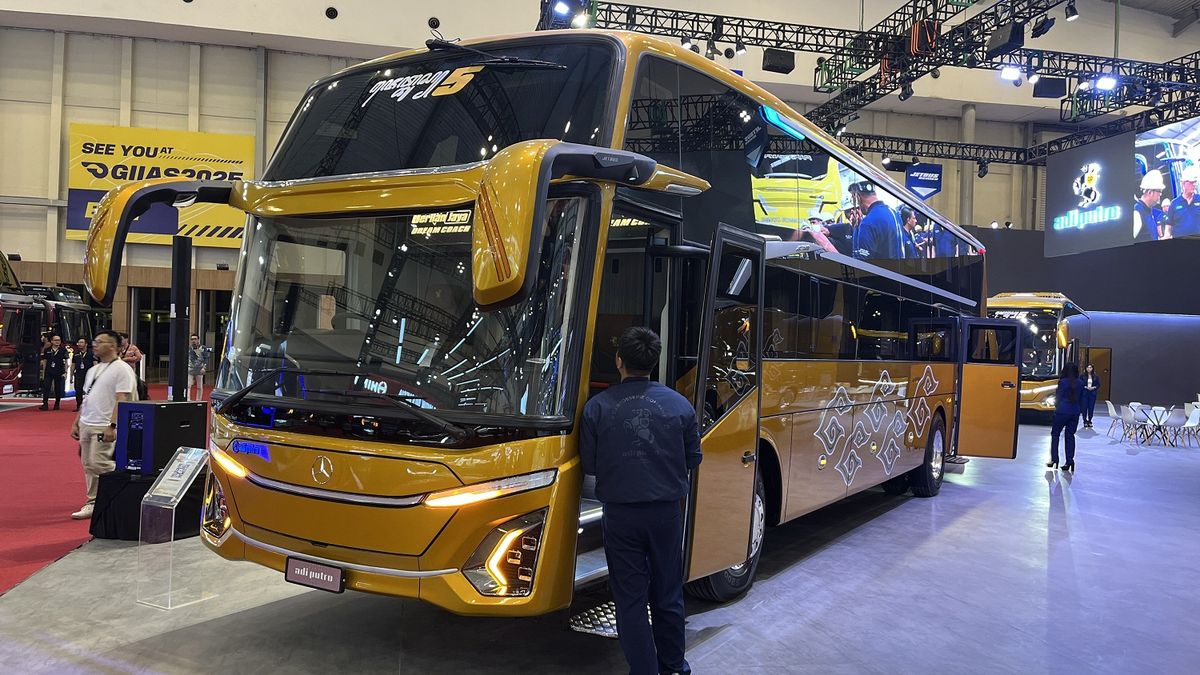 Kontribusi Terbaru Hino dalam Industri Transportasi Indonesia: Serah Terima Bus Baru yang Mengesankan di GIIAS 2024 Kontribusi Terbaru Hino dalam Industri Transportasi Indonesia: Serah Terima Bus Baru yang Mengesankan di GIIAS 2024