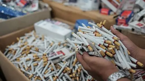 Tarif Cukai Rokok Diperkirakan Naik Lagi di 2025 dengan Penyederhanaan Layer: Implikasi Terhadap Industri dan Konsumen Tarif Cukai Rokok Diperkirakan Naik Lagi di 2025 dengan Penyederhanaan Layer: Implikasi Terhadap Industri dan Konsumen