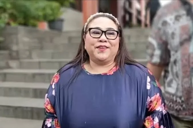 Kisah Menyentuh di Balik Kekuatan Nunung: Perjuangan Seorang Ibu yang Menghadapi Kesedihan di Tengah Sakit dan Ketidakpedulian Keluarga Kisah Menyentuh di Balik Kekuatan Nunung: Perjuangan Seorang Ibu yang Menghadapi Kesedihan di Tengah Sakit dan Ketidakpedulian Keluarga