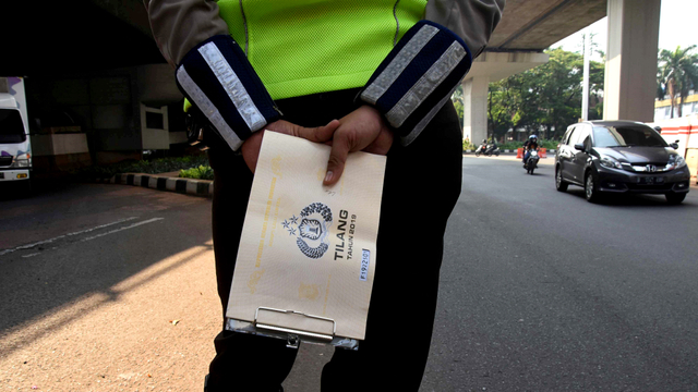 STNK Kadaluarsa? Waspadai Denda Rp 500 Ribu dan Tilang Lalu Lintas! STNK Kadaluarsa? Waspadai Denda Rp 500 Ribu dan Tilang Lalu Lintas!