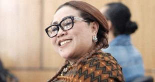 Nunung Menjalani Operasi Ganti Lensa Mata: Perjuangan Melawan Katarak dan Komitmen untuk Terus Berkarya