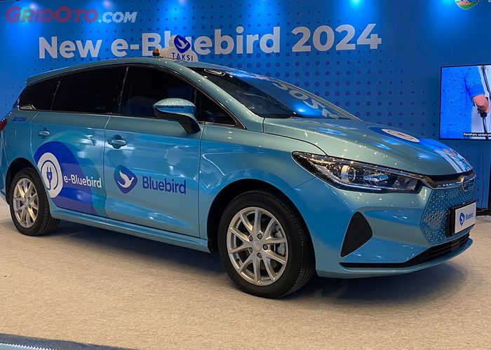 Tren Terkini: Blue Bird Tunda Penjualan BYD E6 dan Kesuksesan Mobil Listrik MG Motor Tren Terkini: Blue Bird Tunda Penjualan BYD E6 dan Kesuksesan Mobil Listrik MG Motor