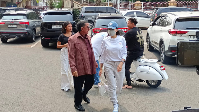 Nikita Mirzani Terbuka tentang Motivasi Laporan Kepada VA: Sebuah Langkah Pendidikan untuk Orang Tua Nikita Mirzani Terbuka tentang Motivasi Laporan Kepada VA: Sebuah Langkah Pendidikan untuk Orang Tua