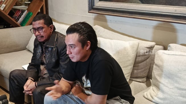 Baim Wong Menjawab Isu Perselingkuhan: Dimas Seto Bukan Orang Ketiga Baim Wong Menjawab Isu Perselingkuhan: Dimas Seto Bukan Orang Ketiga